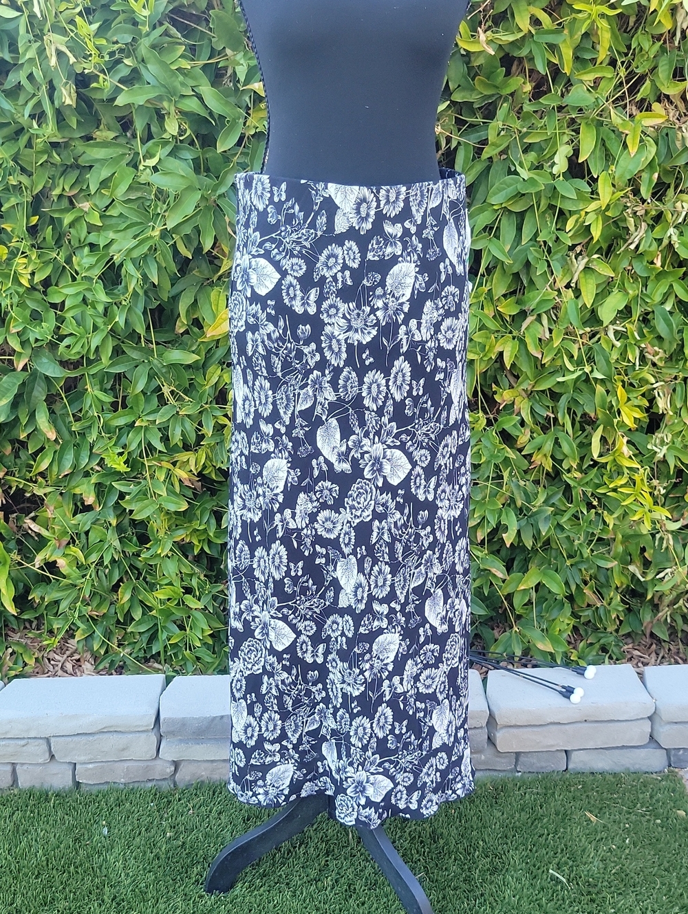 Karen Kane Black and White Floral And Butterfly Print Maxi Skirt L